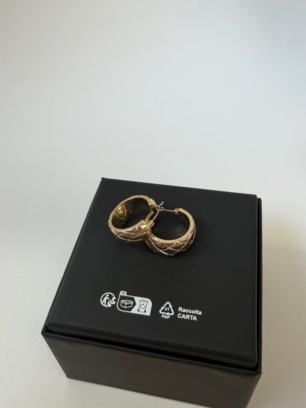 Hoop Earrings & Other Stories
- Women's Jewelry